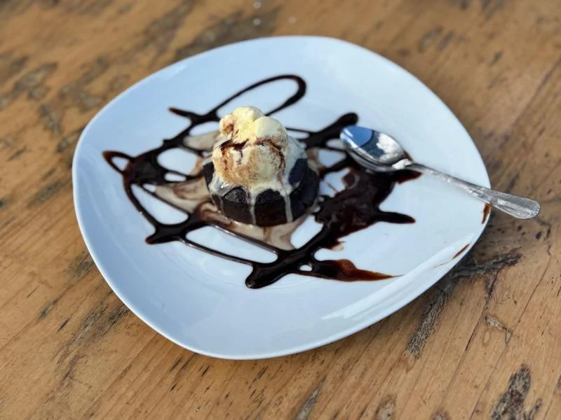 Coulant de chocolate con helado de vainilla